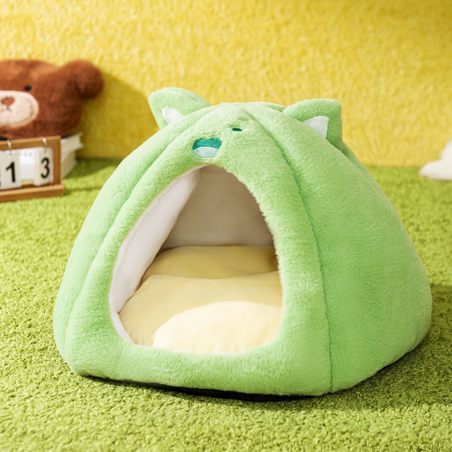 Toast Bread Cat Bed – Semi-Closed Warm Pet Lounger
